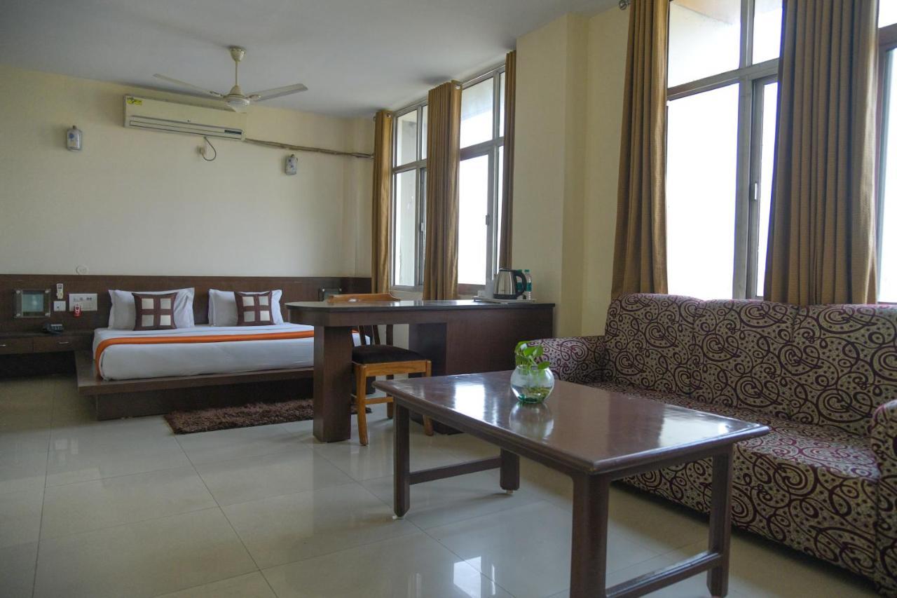 Jorhāt Hotel Earl Grey מראה חיצוני תמונה