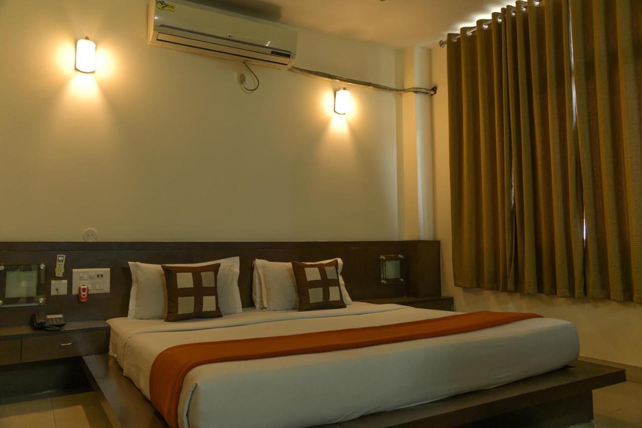 Jorhāt Hotel Earl Grey מראה חיצוני תמונה