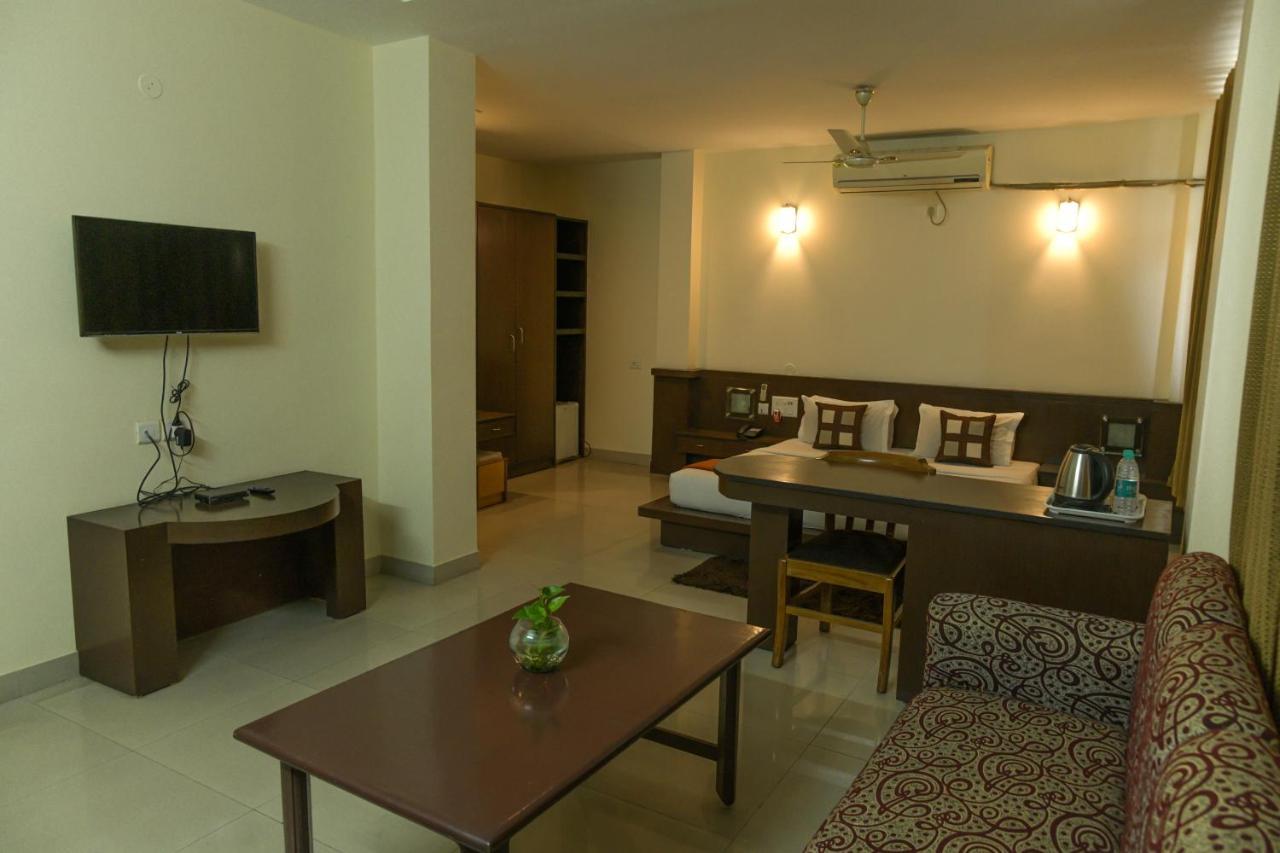 Jorhāt Hotel Earl Grey מראה חיצוני תמונה