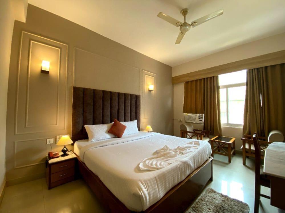 Jorhāt Hotel Earl Grey מראה חיצוני תמונה
