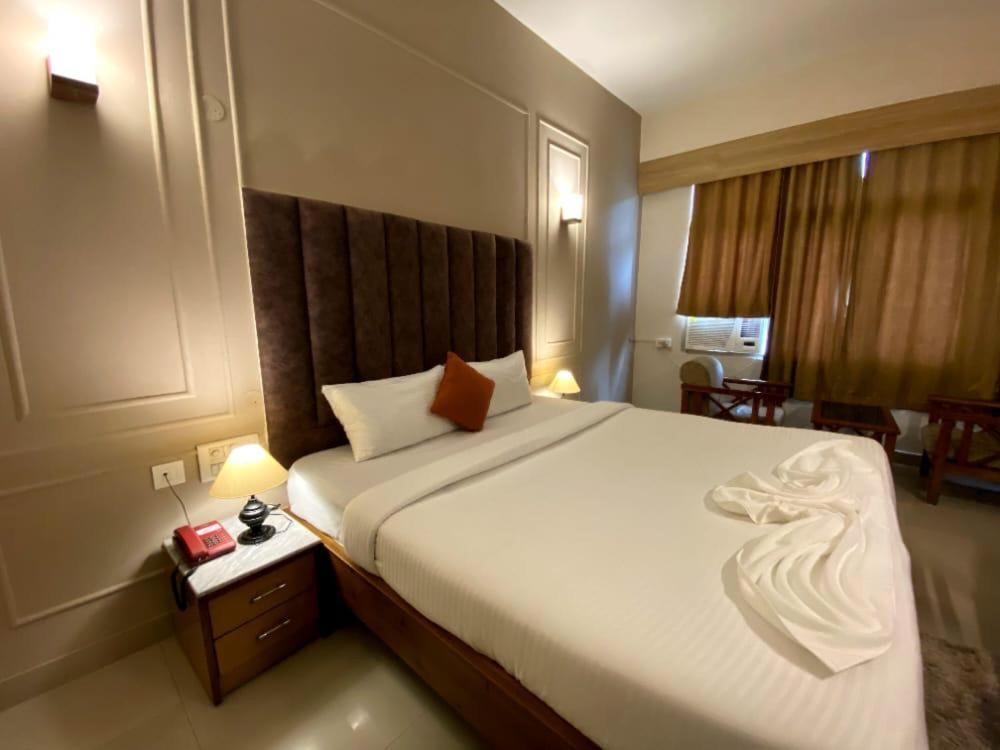 Jorhāt Hotel Earl Grey מראה חיצוני תמונה